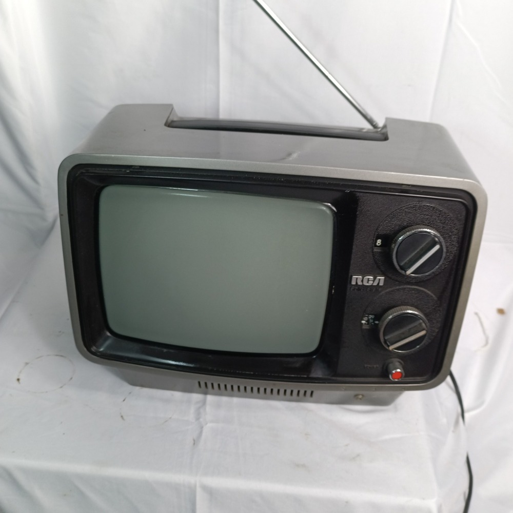 Vintage 1976 RCA Solid State Portable TV AA096S Silver Retro CRT Television 10in